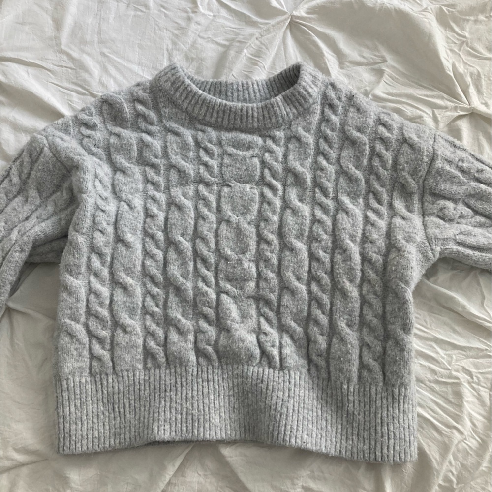 Grey Pullover cropped